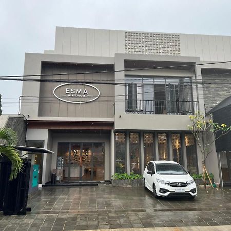 Esma Family Guesthouse Malang Exterior photo