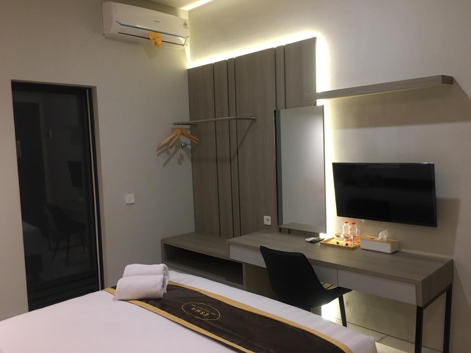 Esma Family Guesthouse Malang Exterior photo